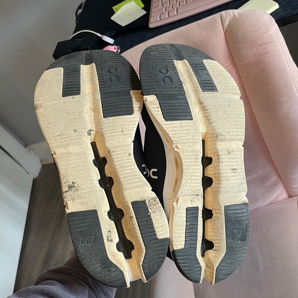 On Running Cloud Nova Black and White Athletic Shoes - Picture 6 of 8